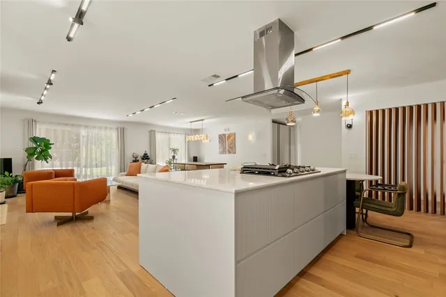 $1,379,000 | 26144 Kenrose Circle, Calabasas, CA 91302