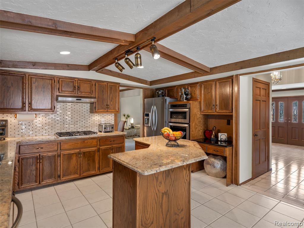 1732 Rapids Way Rochester Hills, MI 48309 - Photo 3 of 37