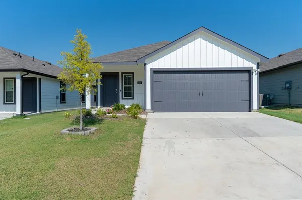 $2,300 | 232 Vitex Drive, Royse City, TX 75189