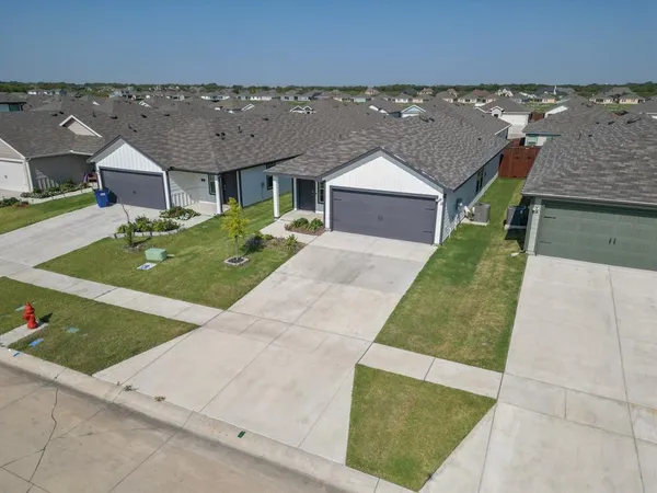 $2,300 | 232 Vitex Drive, Royse City, TX 75189