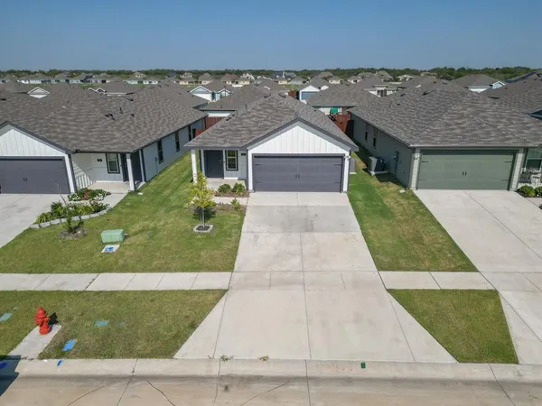 $2,300 | 232 Vitex Drive, Royse City, TX 75189