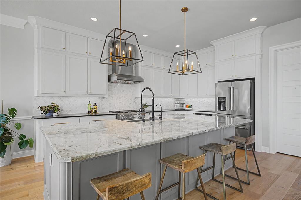 13753 Green Elm Road Fort Worth, TX 76008 - Photo 17 of 40 Kitchen with breakfast bar and stainless steel appliances