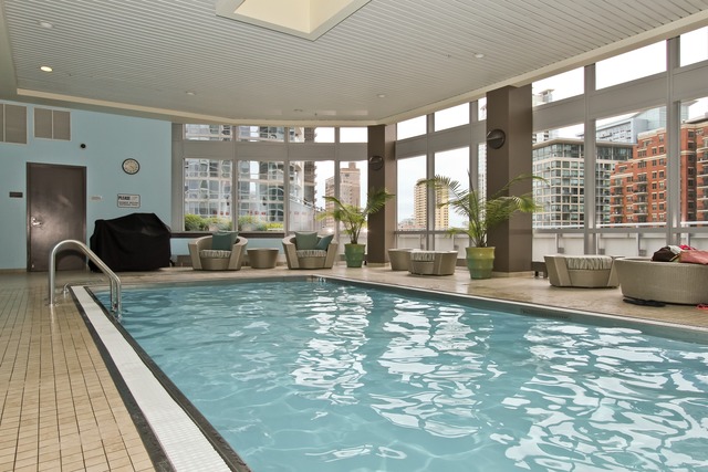 1211 South Prairie Avenue, Unit 5202 Chicago, IL 60605 - Photo 20 of 22 a large swimming pool is sitting in the middle of a room