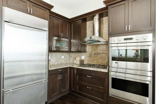 1211 South Prairie Avenue, Unit 5202 Chicago, IL 60605 - Photo 7 of 22 a kitchen with granite countertop stainless steel appliances and cabinets