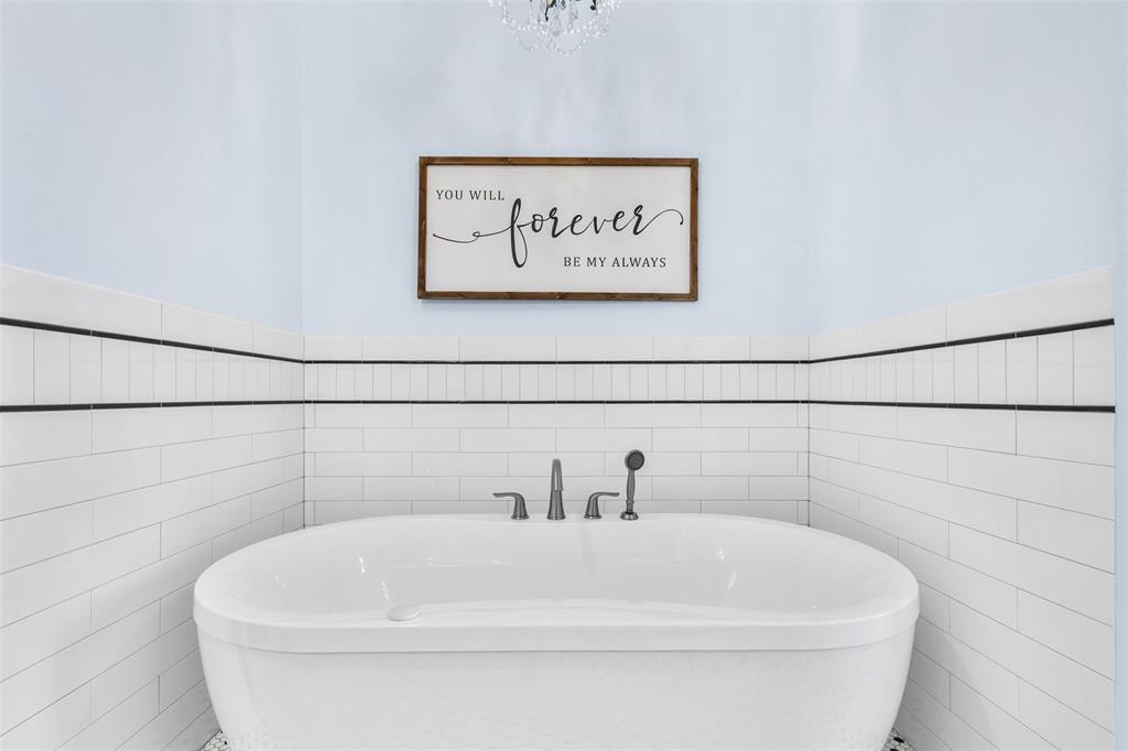 1694 Henry Prairie Road Franklin, TX 77856 - Photo 27 of 40 a white bath tub sitting next to a white sink