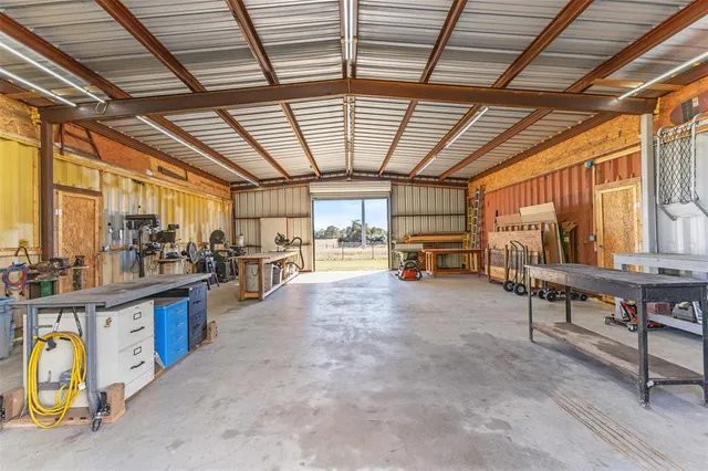 $1,000,000 | 1694 Henry Prairie Road, Franklin, TX 77856