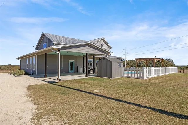 $1,000,000 | 1694 Henry Prairie Road, Franklin, TX 77856