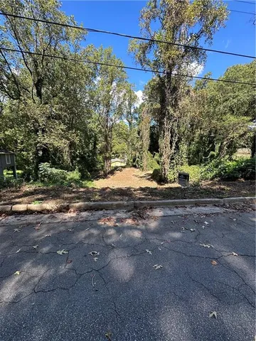 a view of a yard with a tree
