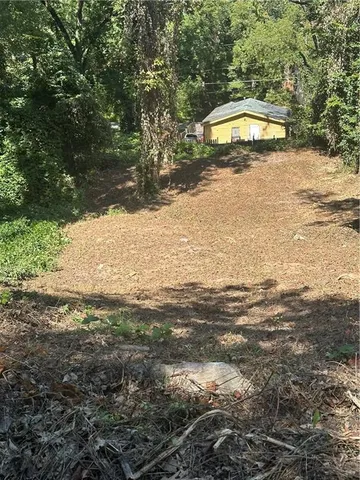 a view of a large yard