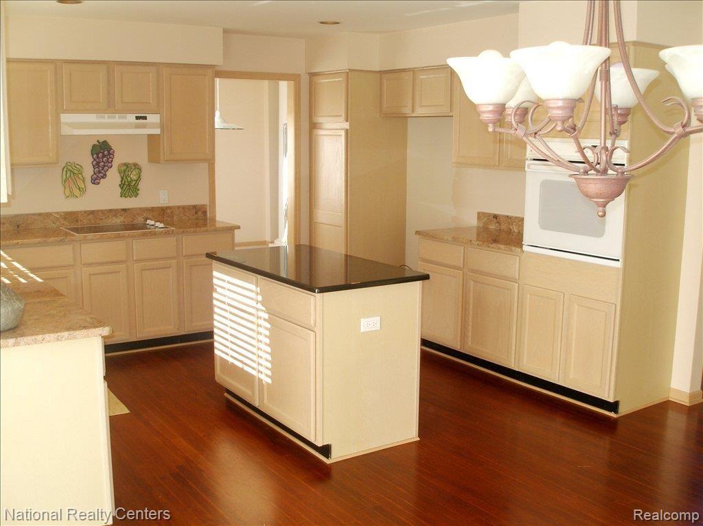 620 Sandalwood Road Canton, MI 48188 - Photo 5 of 25 Kitchen II