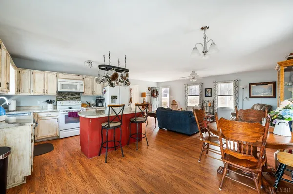 $329,900 | 3105 Horseshoe Road, Appomattox, VA 24522