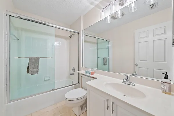 $6,000 | 926 Oak Harbour Drive, Juno Beach, FL 33408