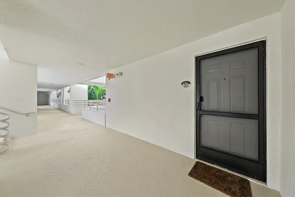 $6,000 | 926 Oak Harbour Drive, Juno Beach, FL 33408