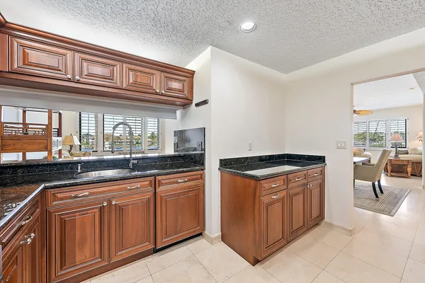 $6,000 | 926 Oak Harbour Drive, Juno Beach, FL 33408