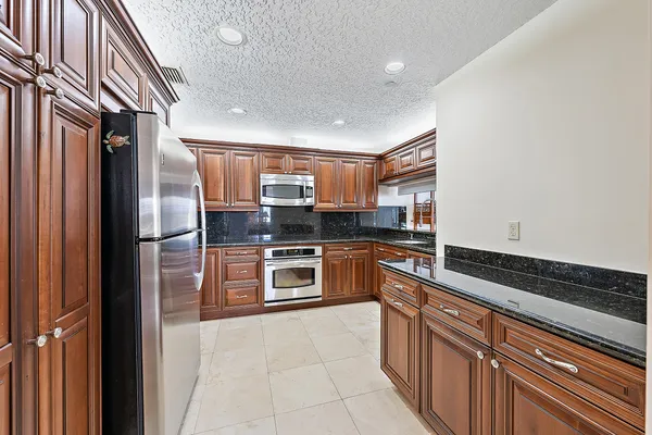 $6,000 | 926 Oak Harbour Drive, Juno Beach, FL 33408