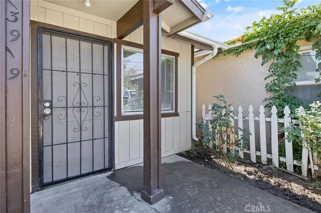 a view of a entrance gate of the house