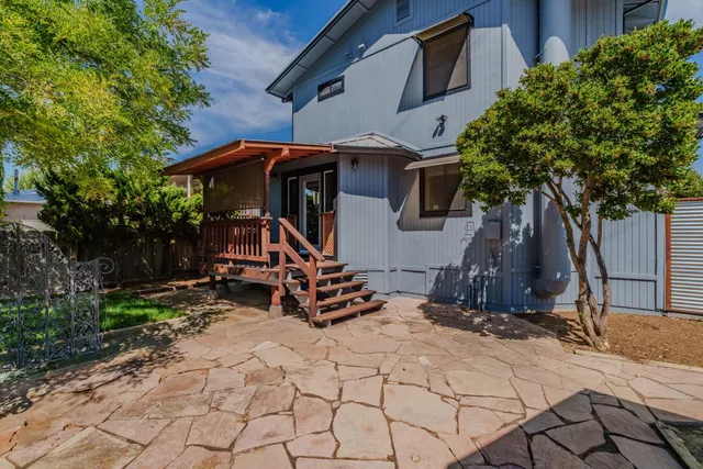 a view of empty room with wooden floor and ceiling fan