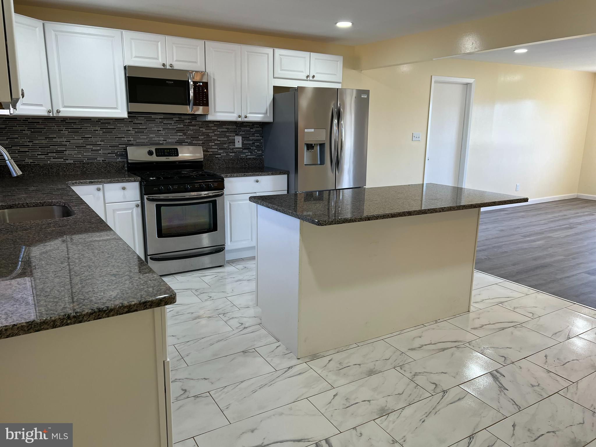 1290 Swedesboro Road Monroeville, NJ 08343 - Photo 8 of 17 Kitchen