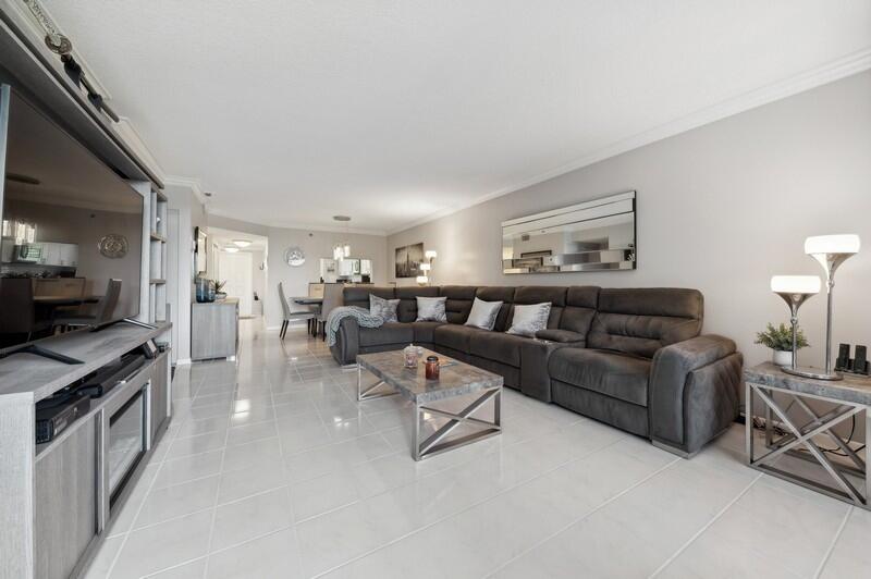 6530 Boca Del Mar Drive, Unit 337 Boca Raton, FL 33433 - Photo 9 of 21 Living Room
