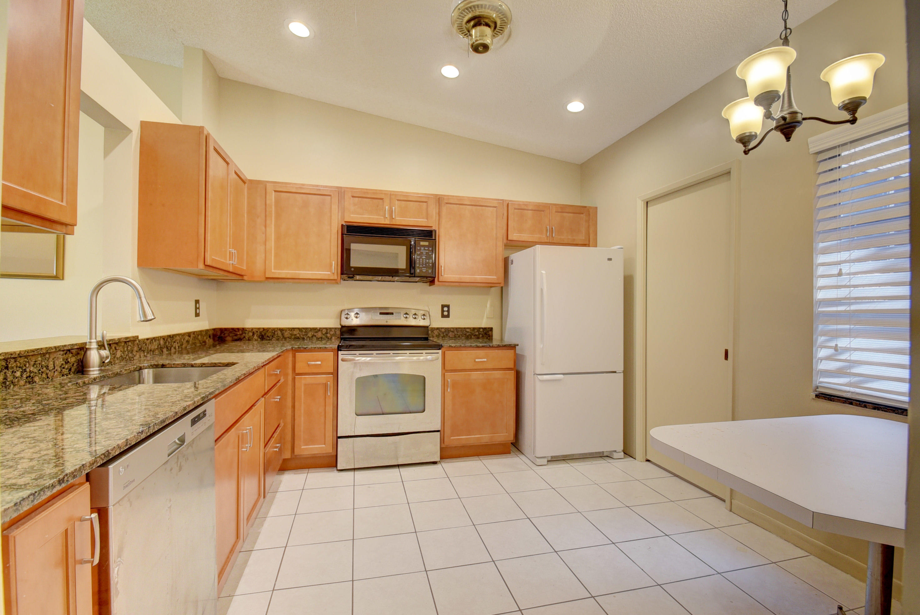 8187 Sweetbriar Way Boca Raton, FL 33496 - Photo 10 of 36 Kitchen
