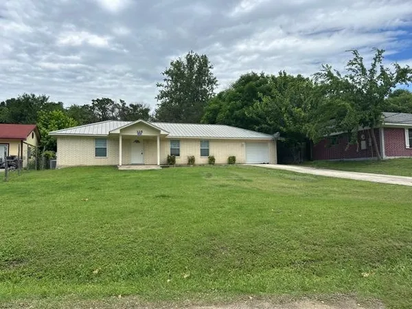 $249,000 | 105 6th Street, Ingram, TX 78025