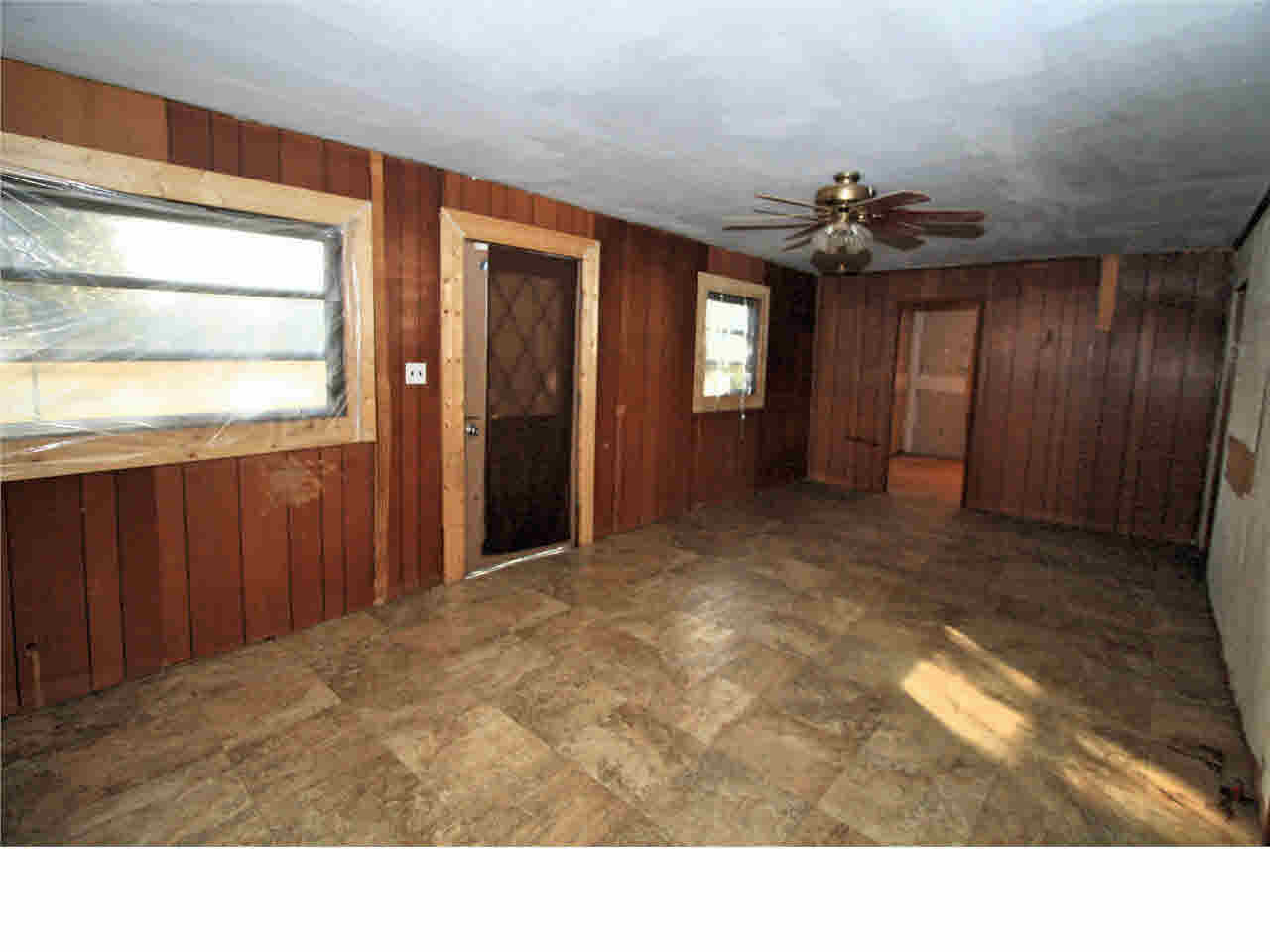 210 Eh Smith Road Mendenhall, MS 39114 - Photo 3 of 18 Large living room