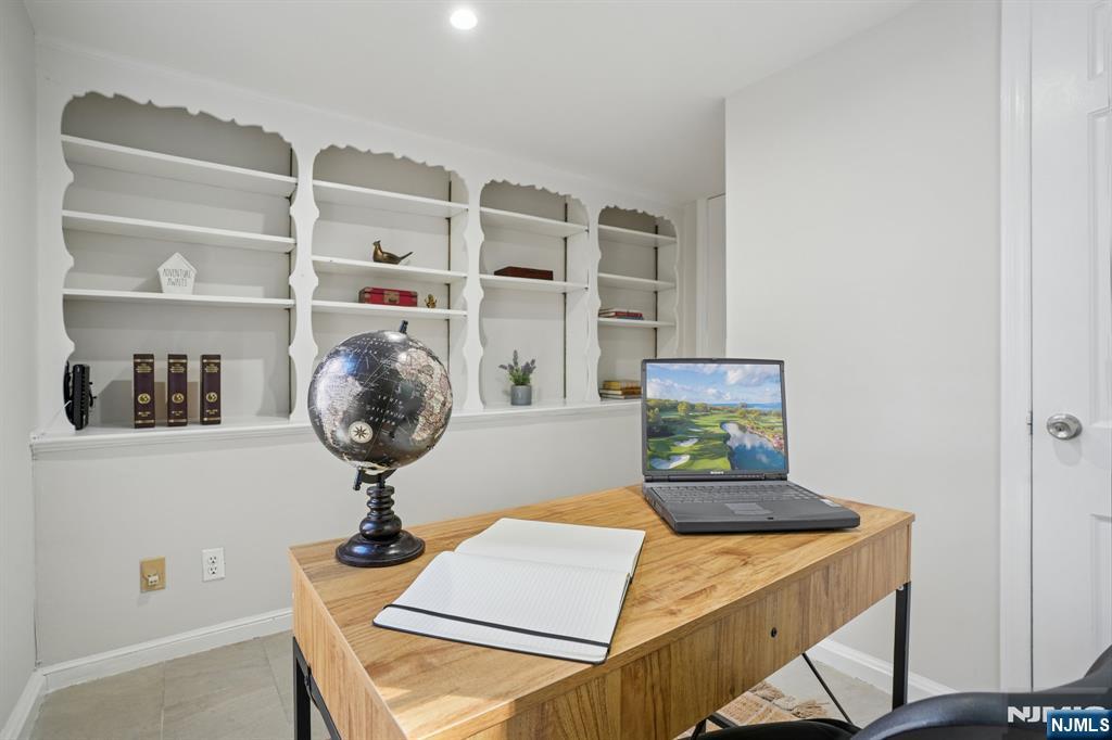 12 Meadowbrook Road Short Hills, NJ 07078 - Photo 19 of 39