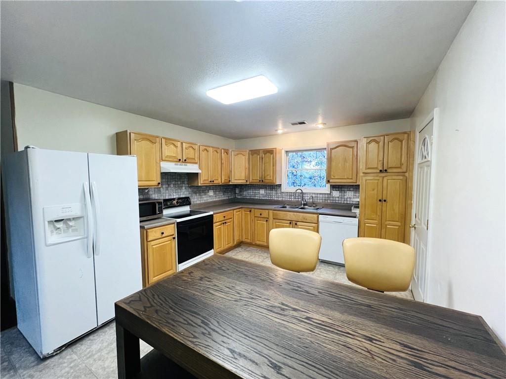 380 Oak St Extension Pulaski, PA 16143 - Photo 9 of 20