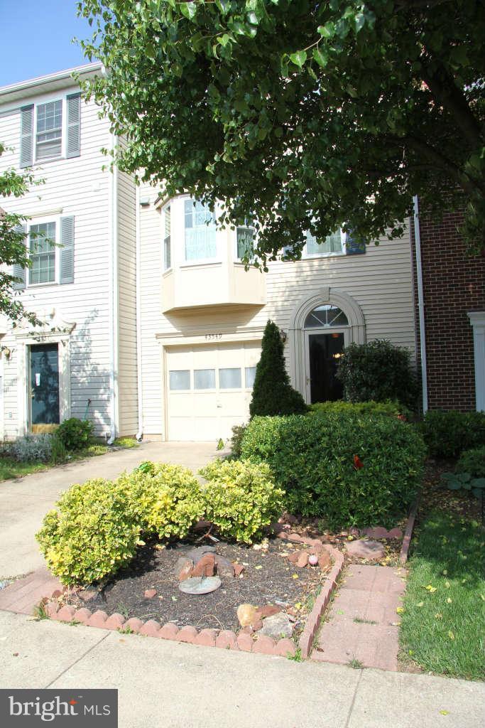 43549 Blacksmith Square Ashburn, VA 20147 - Photo 2 of 30 Exterior (Front)