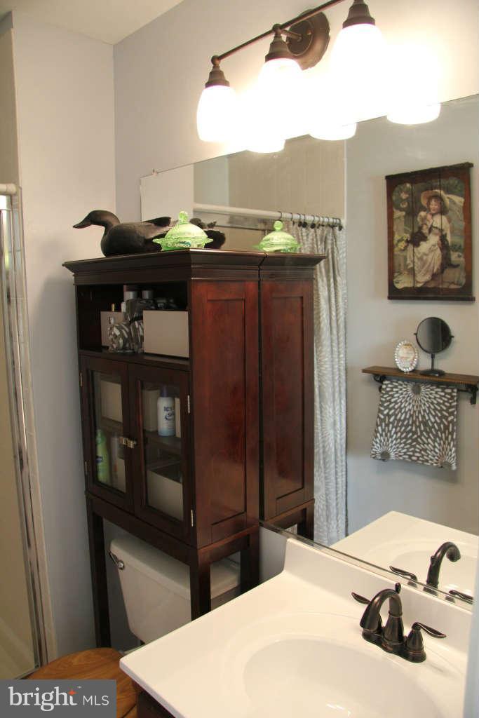43549 Blacksmith Square Ashburn, VA 20147 - Photo 4 of 30 Bath