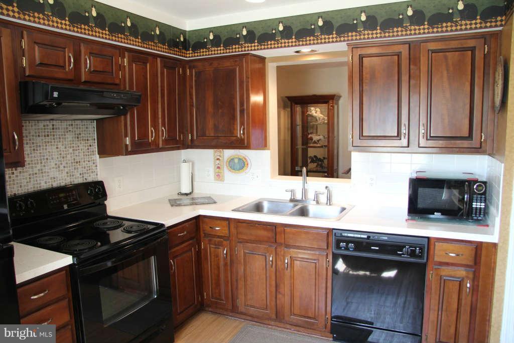 43549 Blacksmith Square Ashburn, VA 20147 - Photo 7 of 30 Kitchen