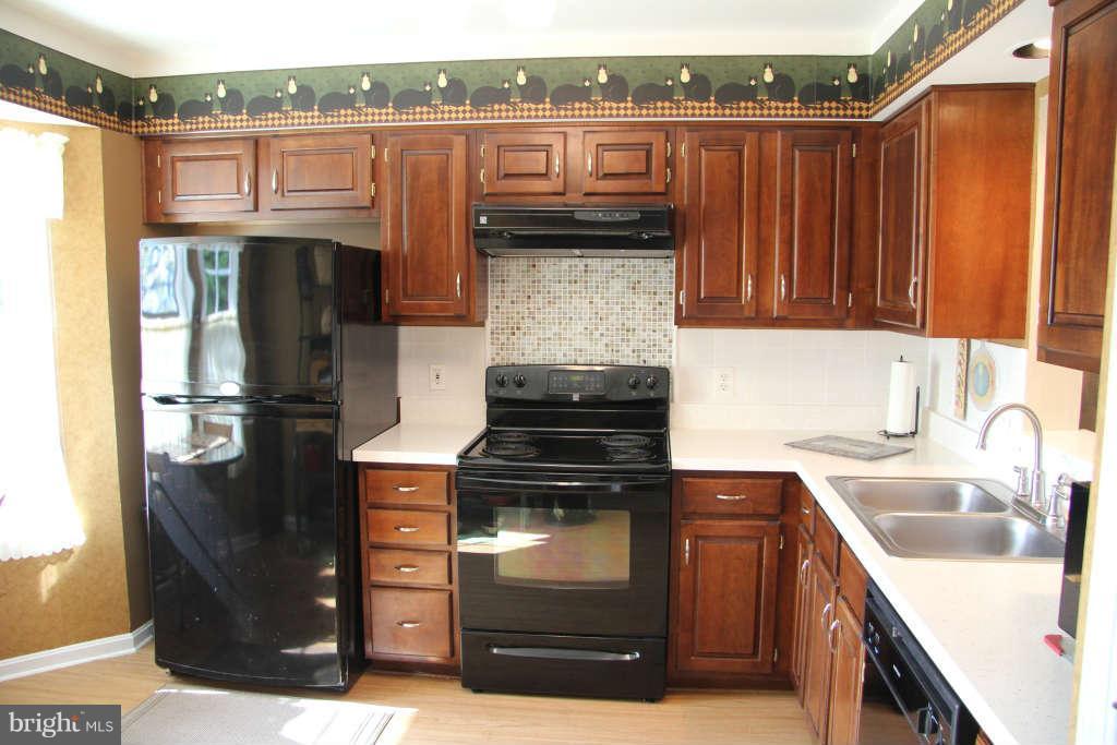 43549 Blacksmith Square Ashburn, VA 20147 - Photo 8 of 30 Kitchen