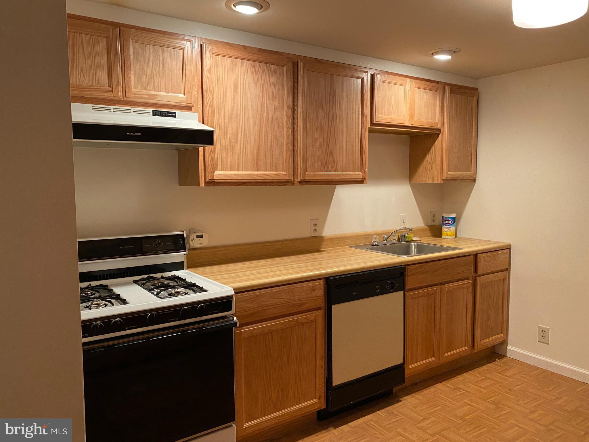 5912 Alan Drive Clinton, MD 20735 - Photo 11 of 16 Basement Kitchen