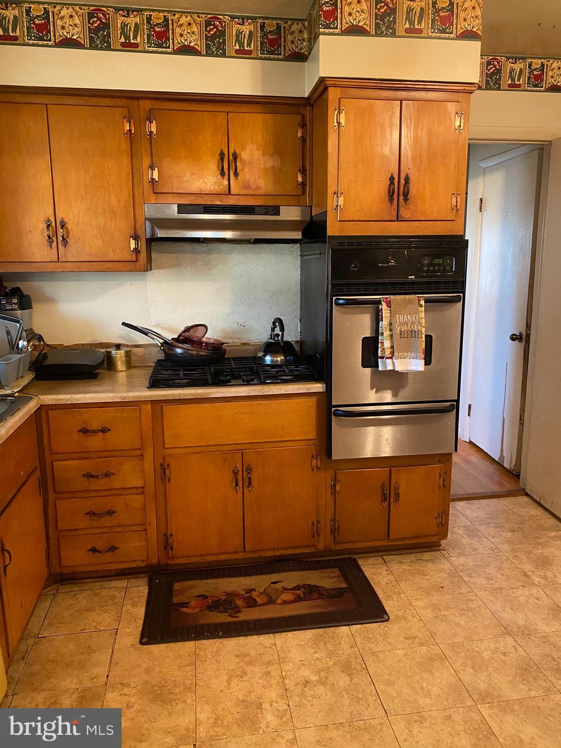 5912 Alan Drive Clinton, MD 20735 - Photo 5 of 16 1st Floor Kitchen