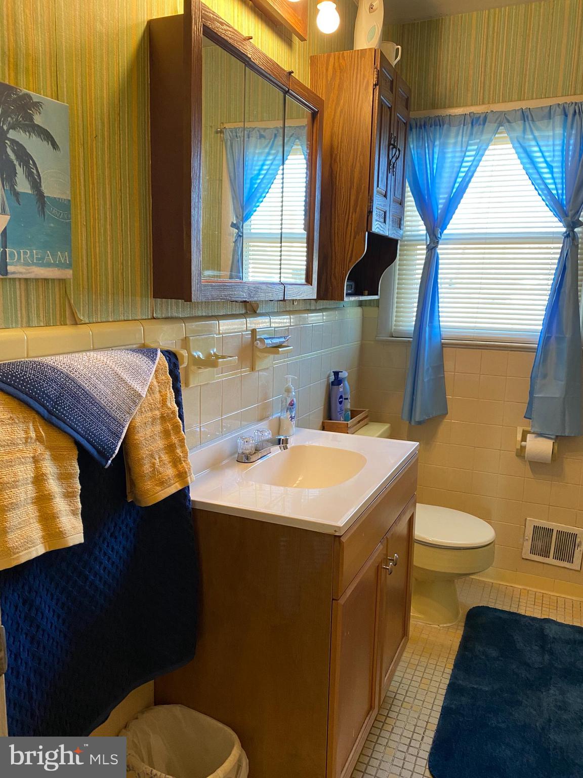 5912 Alan Drive Clinton, MD 20735 - Photo 7 of 16 1st Floor Hall Bath