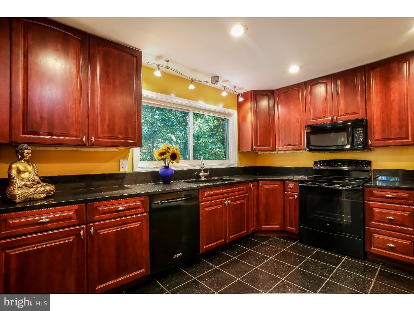 818 Crum Creek Road Springfield, PA 19064 - Photo 7 of 25 Kitchen