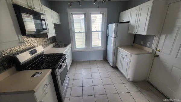 $1,500 | 107 Smith Street, Unit 2, Poughkeepsie, NY 12601