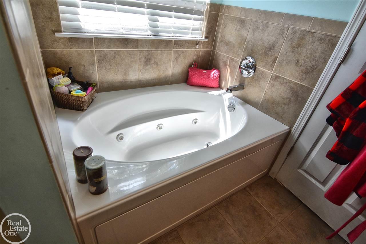 47883 Gloede Road Macomb, MI 48044 - Photo 22 of 38 31324759-21.JPG