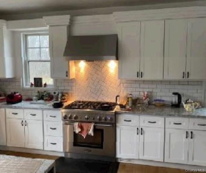 67 Squiretown Road Hampton Bays, NY 11946 - Photo 14 of 24