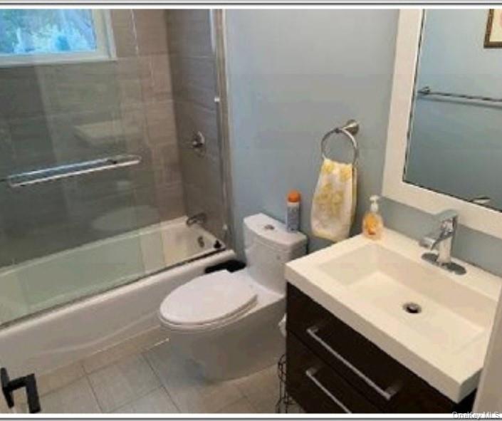 67 Squiretown Road Hampton Bays, NY 11946 - Photo 20 of 24