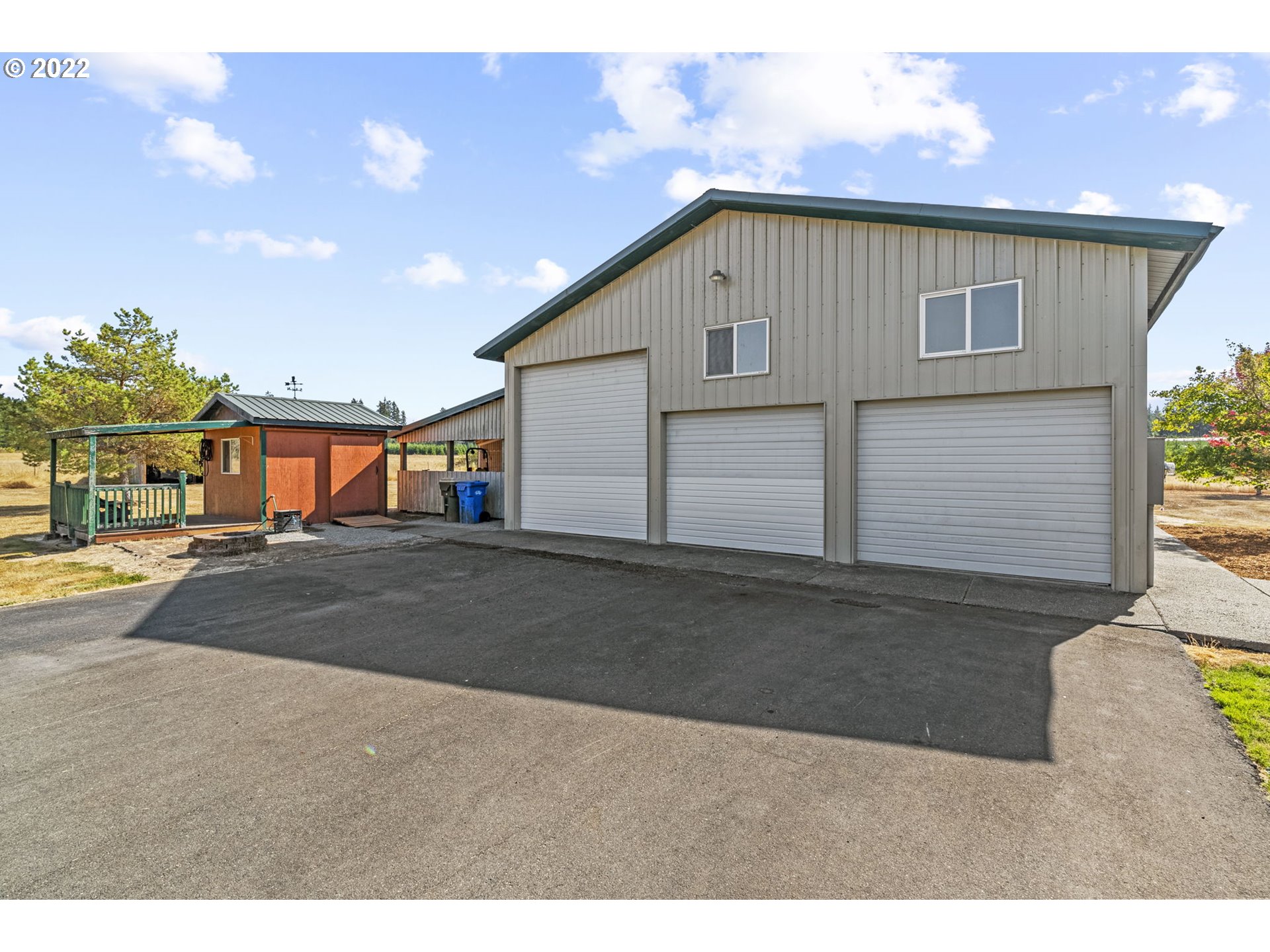 154 Antrim Road Winlock, WA 98596 - Photo 5 of 31 a backyard of a house