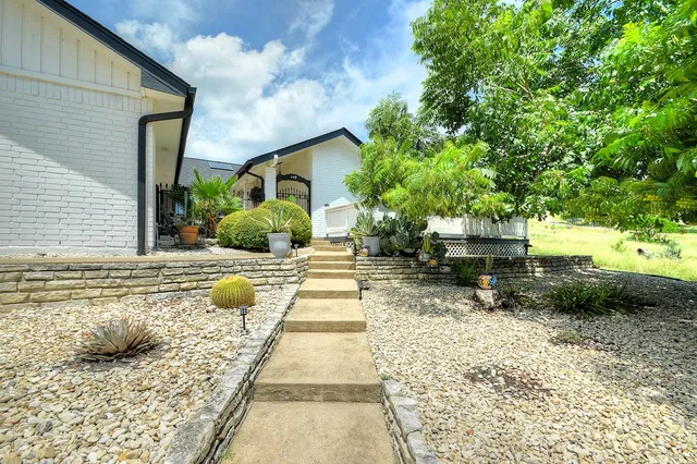 $589,000 | 149 Holly Hill Drive, Ingram, TX 78025