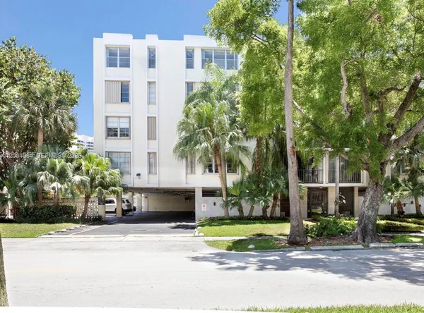 $6,000 | 250 Galen Drive, Unit 43, Key Biscayne, FL 33149