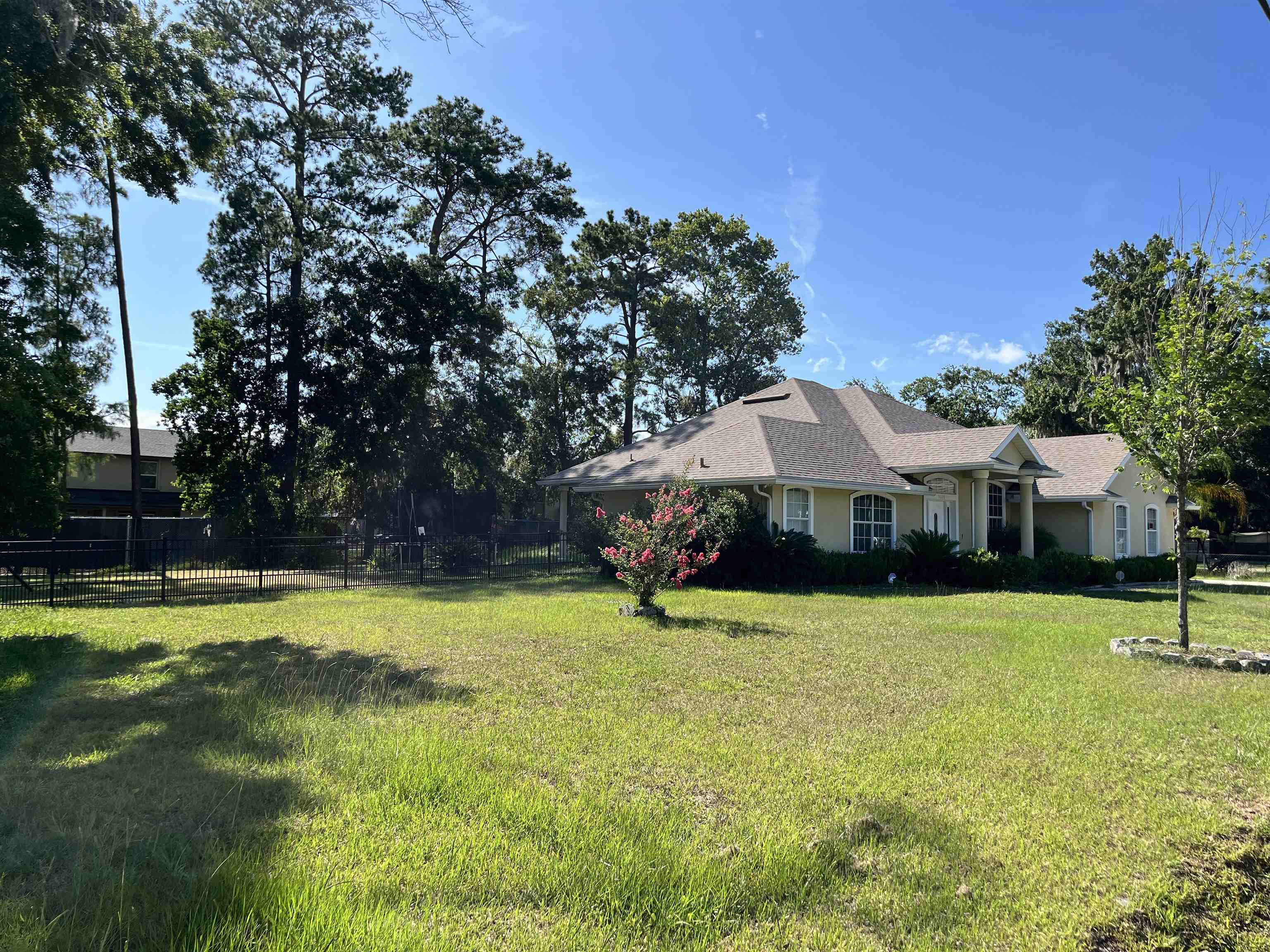 9606 Melvina Road Jacksonville, FL 32257 - Photo 21 of 23 View of front facade with stucco siding