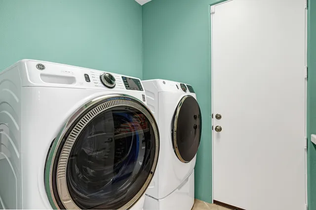 a close up view of washer and dryer