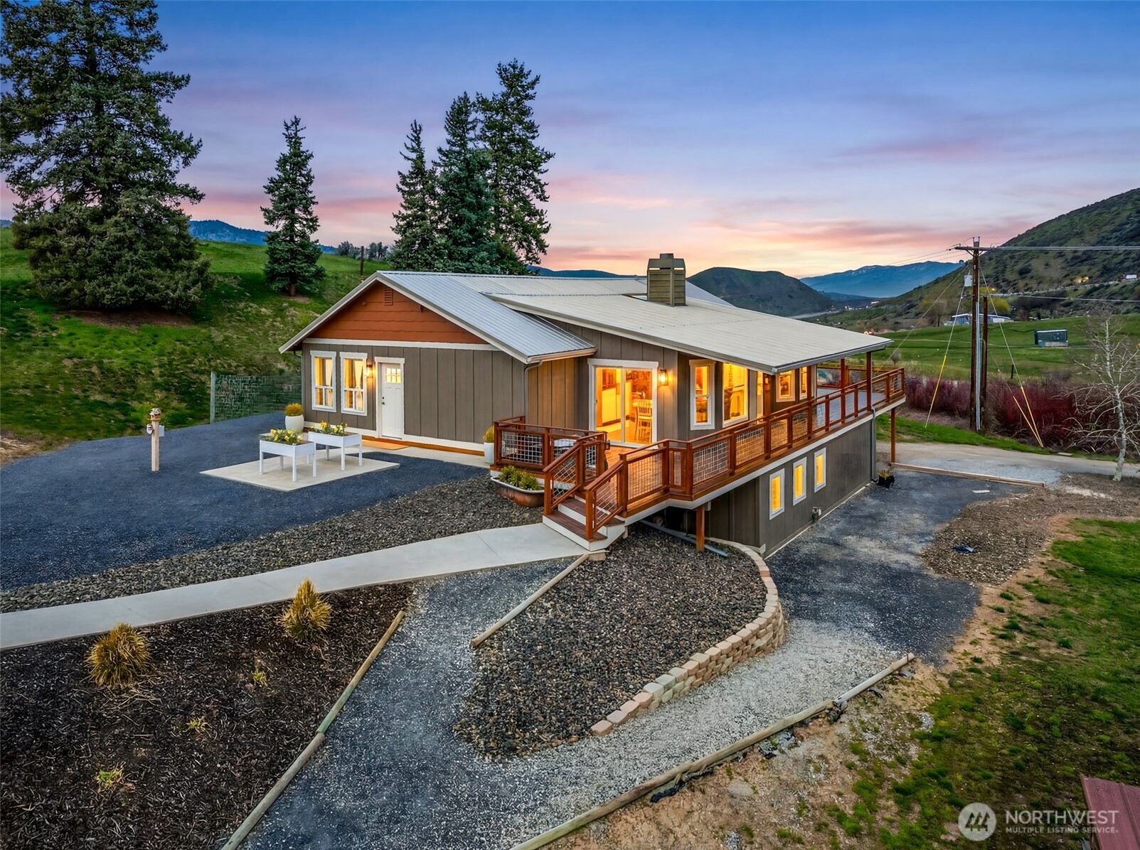 851 Wheeler Hill Road Wenatchee, WA 98801 - Photo 4 of 40