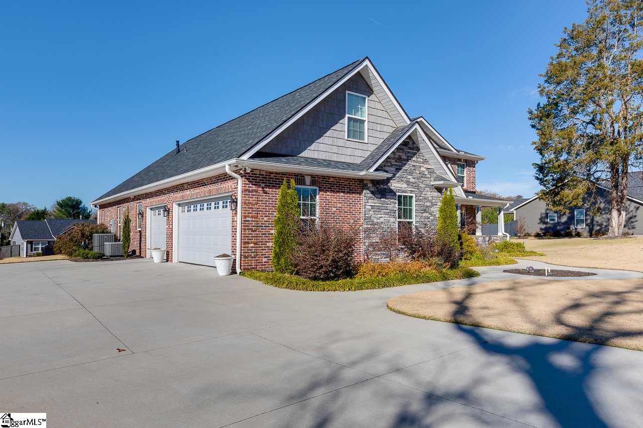 490 Griffin Road Simpsonville, SC 29680 - Photo 3 of 36 Gallery Image 3
