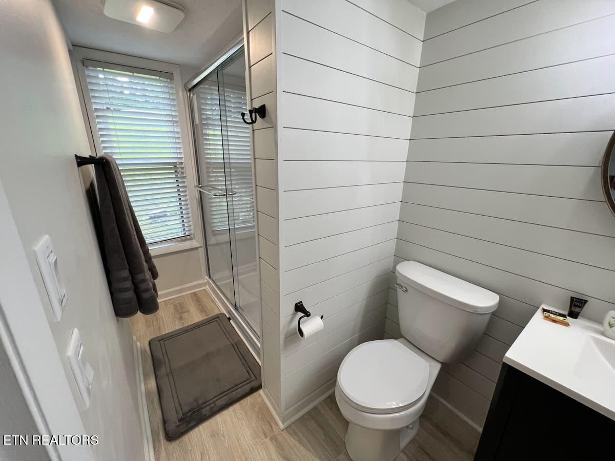 3710 Weber Road, Unit 104E Gatlinburg, TN 37738 - Photo 20 of 42 104E walk in shower