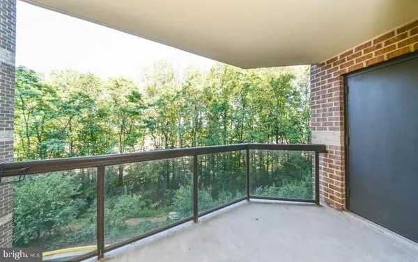 $2,200 | 8370 Greensboro Drive, Unit 216, McLean, VA 22102
