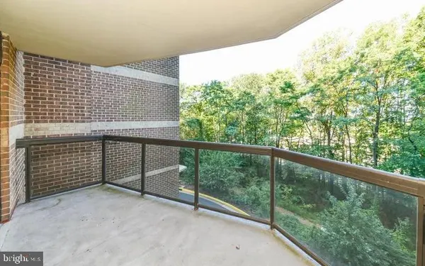 $2,200 | 8370 Greensboro Drive, Unit 216, McLean, VA 22102